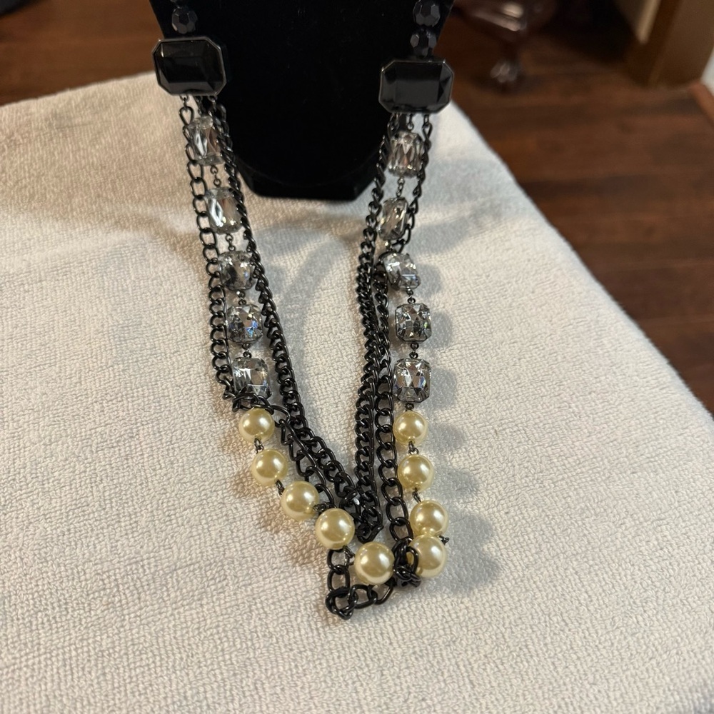 Avon “glam star” Multi-Strand Statement Necklace. NIB vintage - Picture 3 of 7